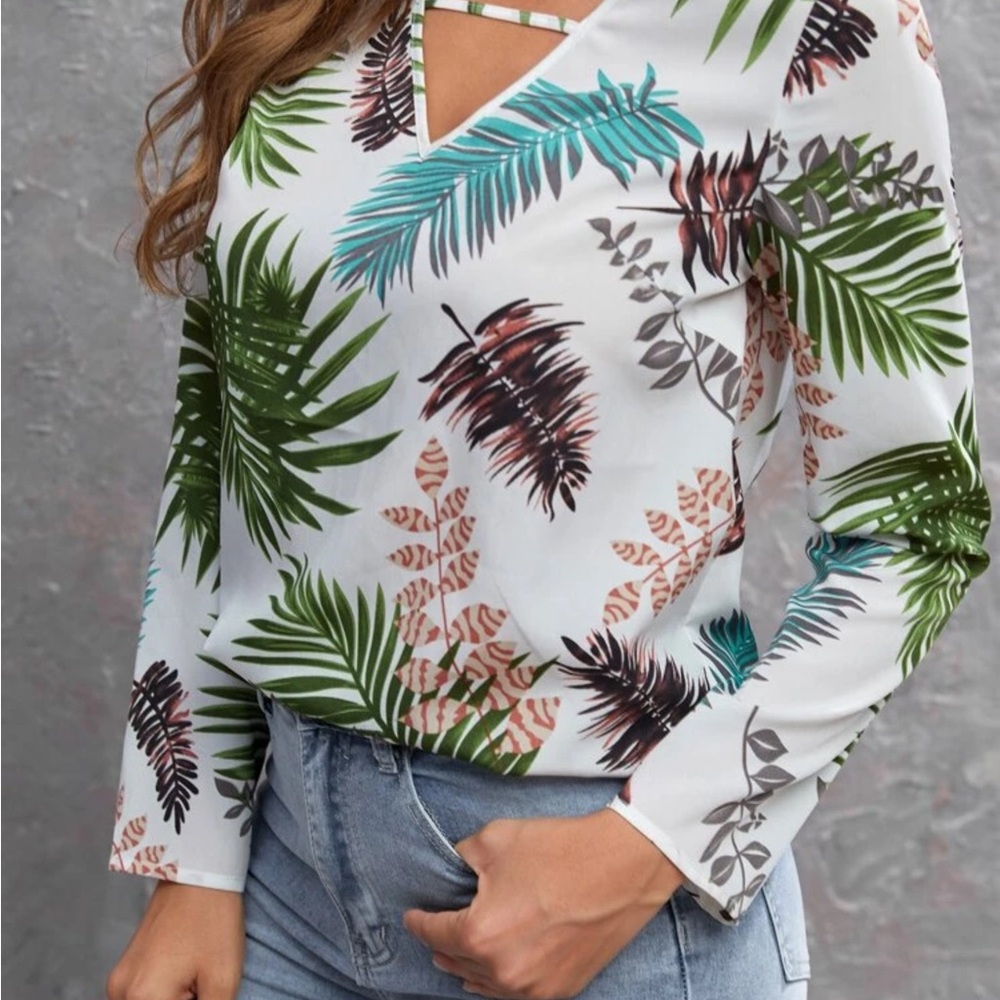 Tropical Keyhole Blouse - Picture 3 of 4